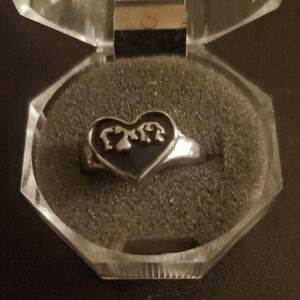 Ring Beautiful Heart Shaped Approx Size 6 Womens Black and Silvertone